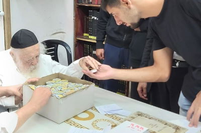 מרן הגר"ח קנייבסקי והדבש