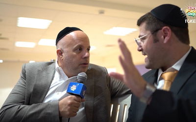 מנחם טוקר ומשה מנס מאחורי הקלעים