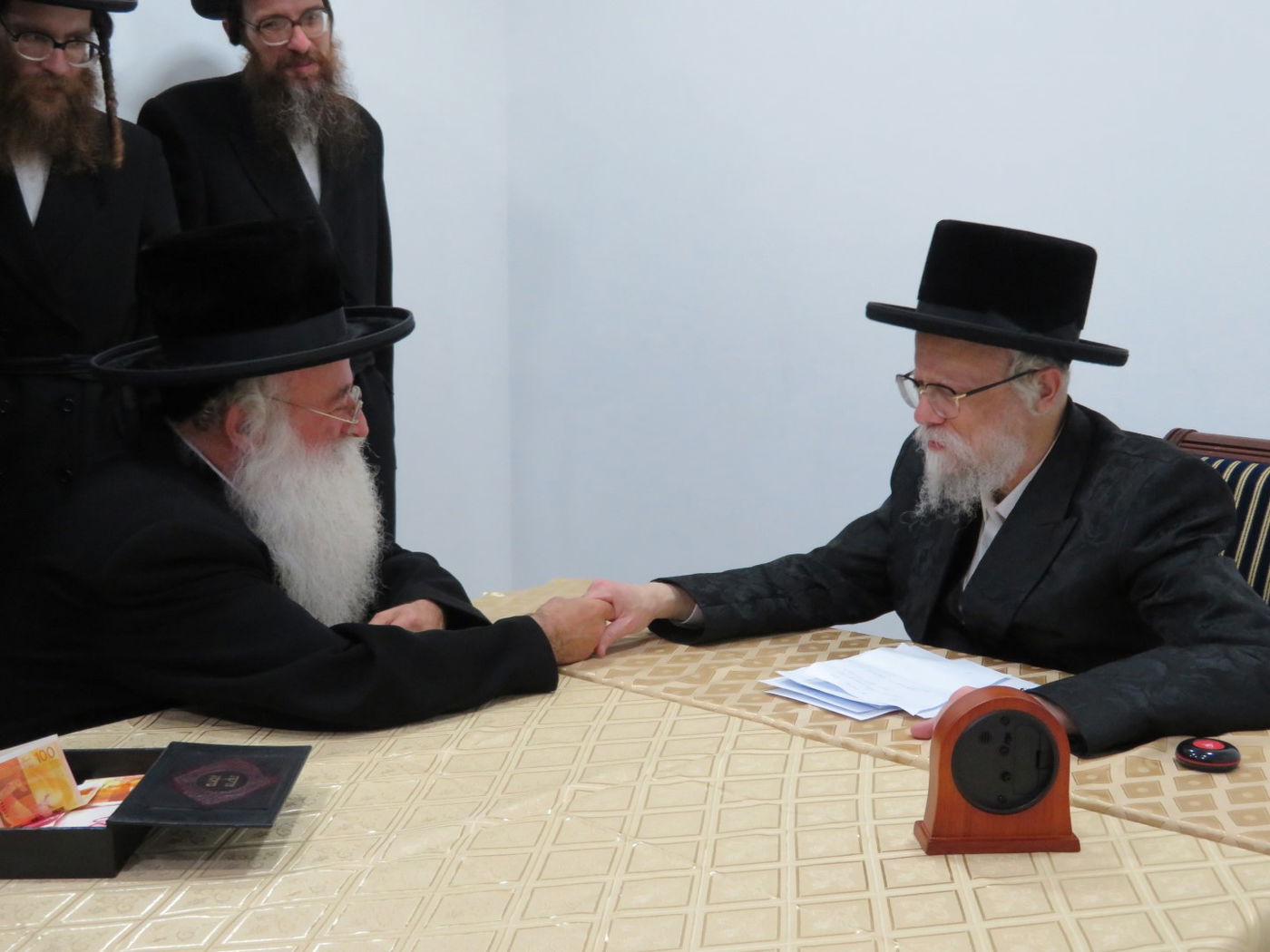 הרבי מסערט ויז'ניץ קיבל את חסידיו באלעד