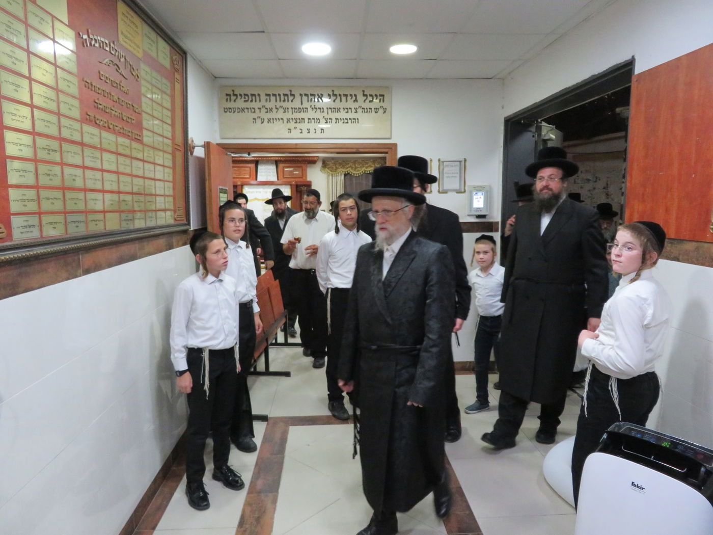 הרבי מסערט ויז'ניץ קיבל את חסידיו באלעד