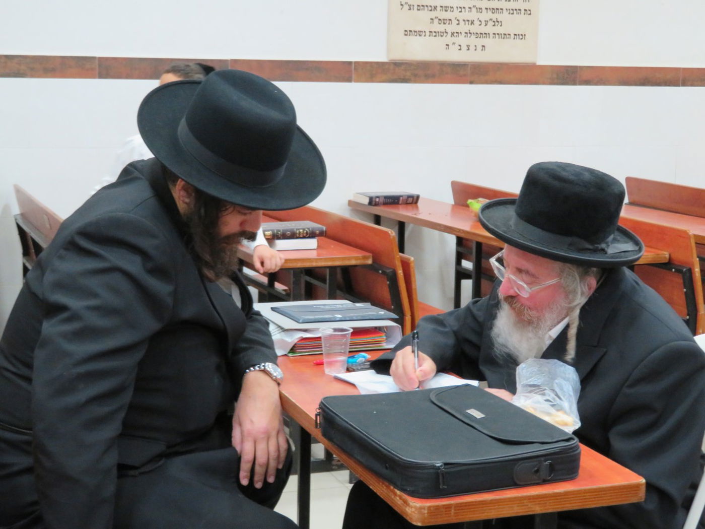 הרבי מסערט ויז'ניץ קיבל את חסידיו באלעד