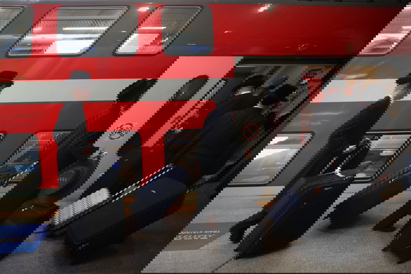 משדה התעופה אל השוק באומן • גלריה של ערב שבת