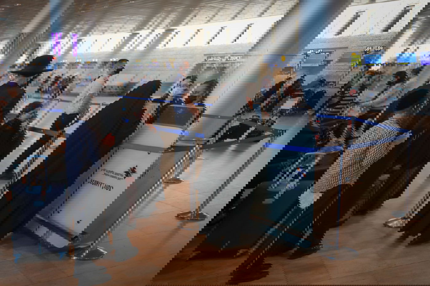 משדה התעופה אל השוק באומן • גלריה של ערב שבת