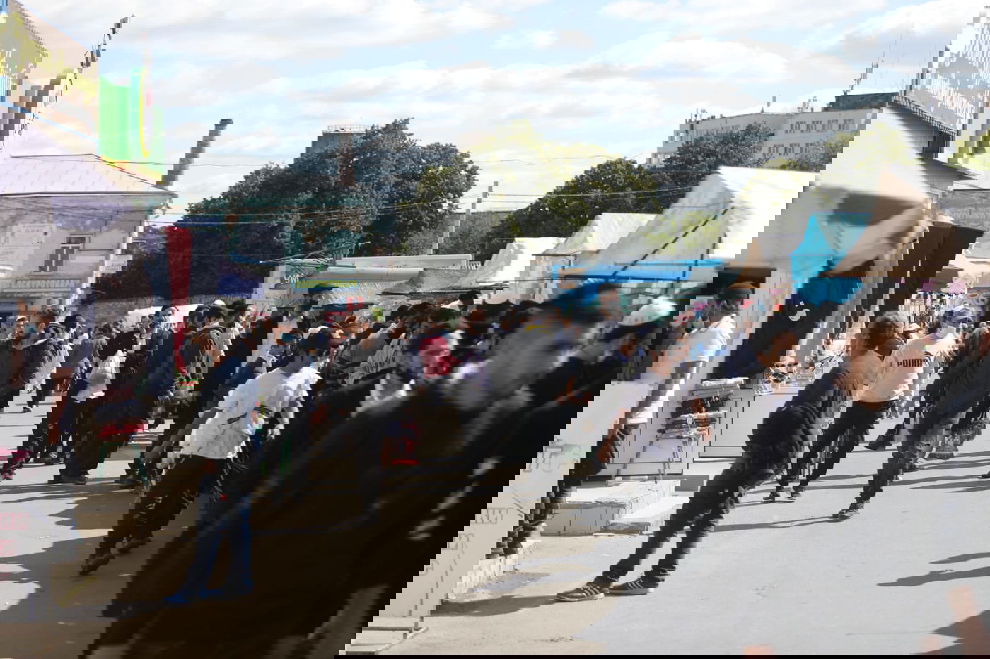 משדה התעופה אל השוק באומן • גלריה של ערב שבת