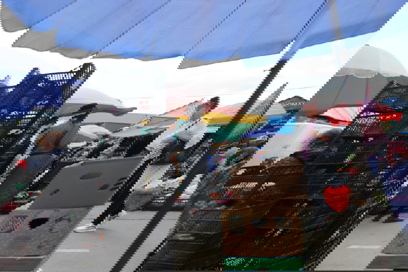 משדה התעופה אל השוק באומן • גלריה של ערב שבת