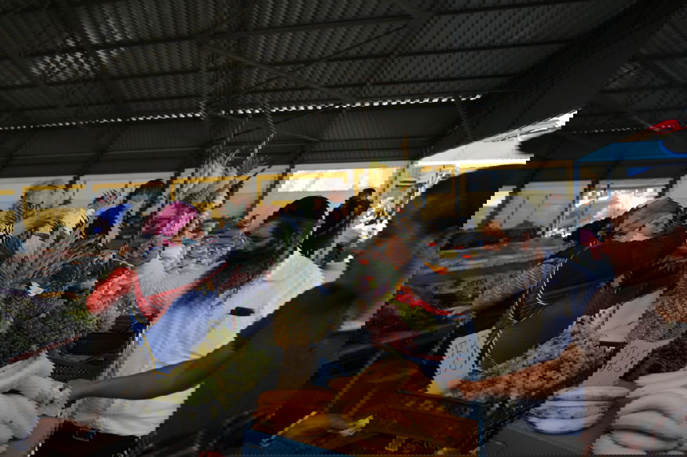 משדה התעופה אל השוק באומן • גלריה של ערב שבת