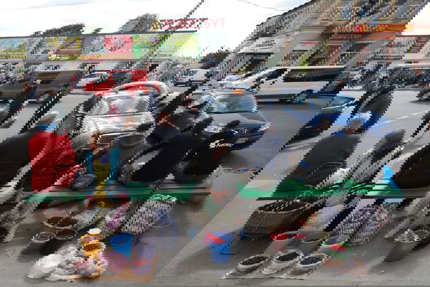 משדה התעופה אל השוק באומן • גלריה של ערב שבת