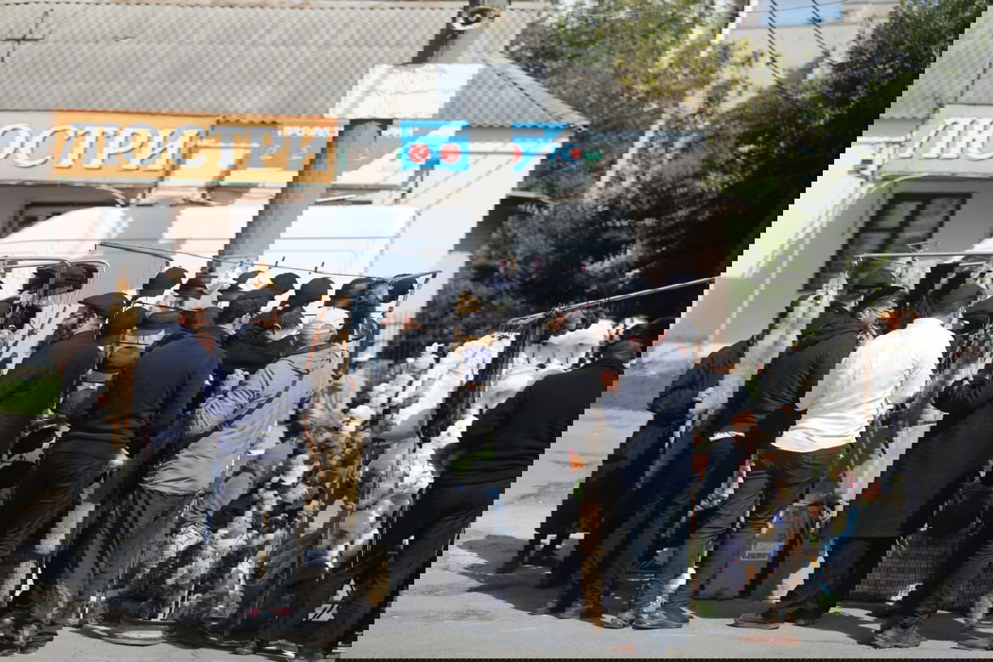 משדה התעופה אל השוק באומן • גלריה של ערב שבת