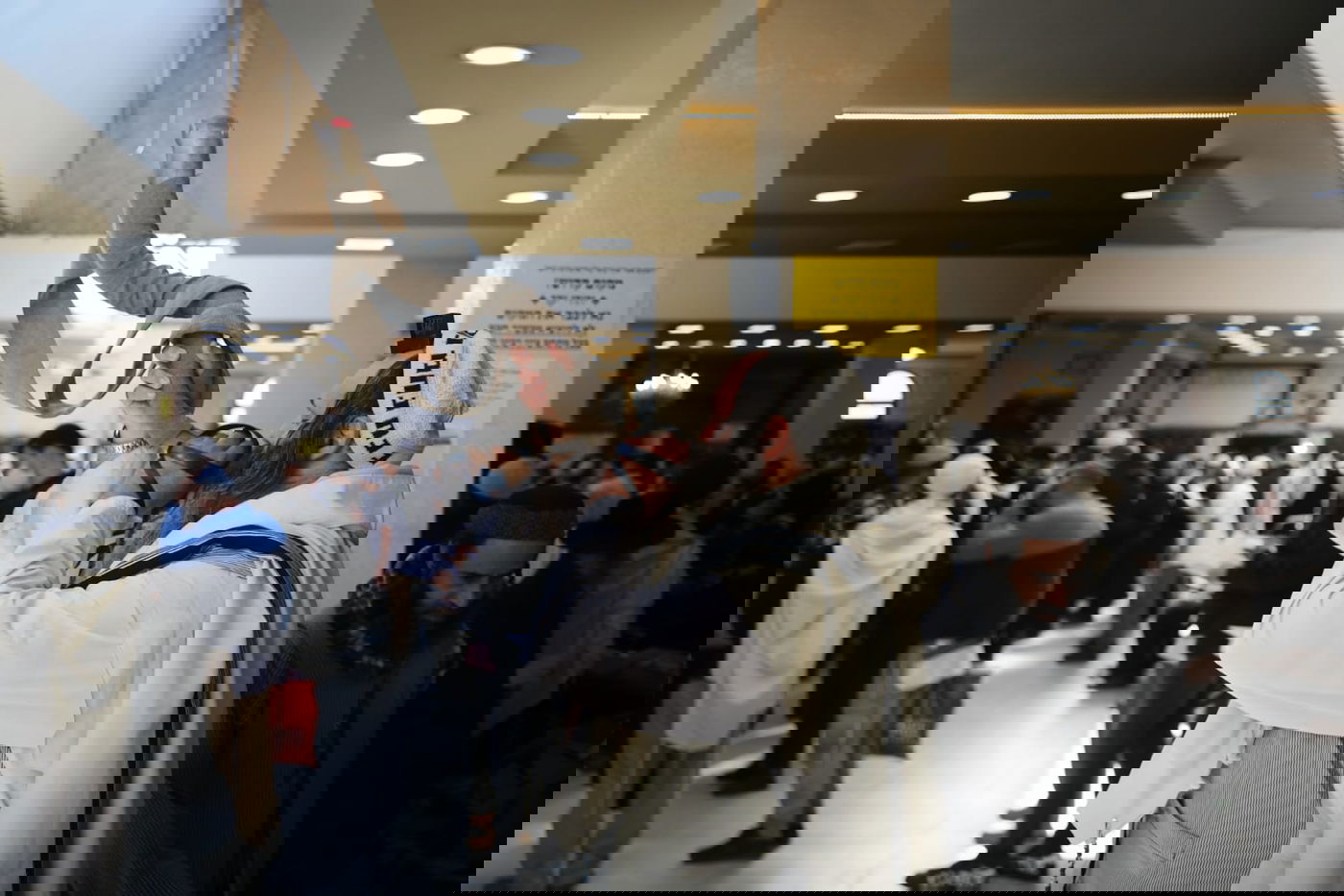 לאחר 'שחרית' בציון רבי נחמן: כלייזמרים וריקודים • צפו