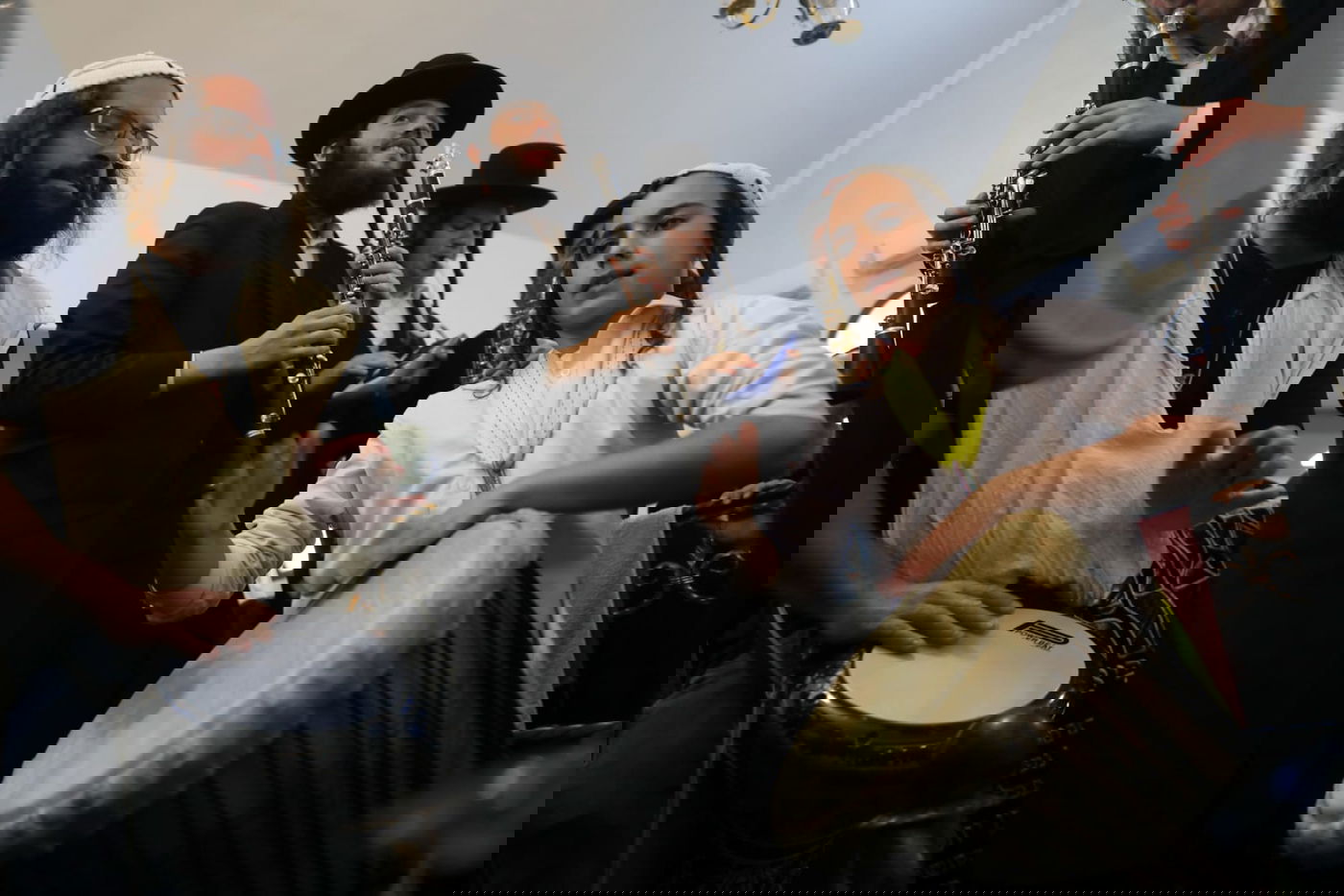 לאחר 'שחרית' בציון רבי נחמן: כלייזמרים וריקודים • צפו