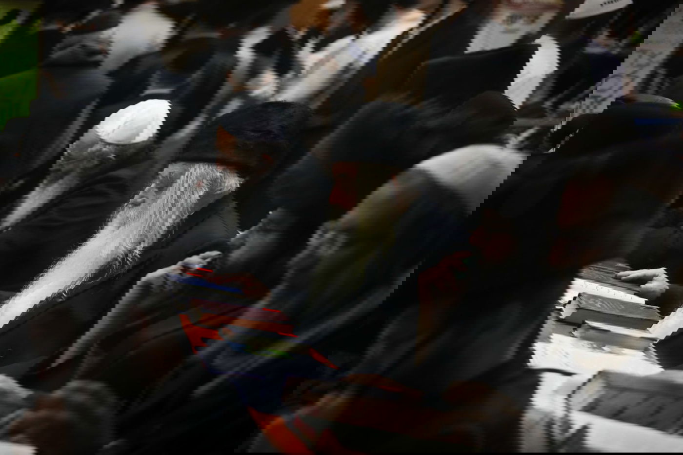 זה מה שקורה במוצאי שבת קודש ב... אומן