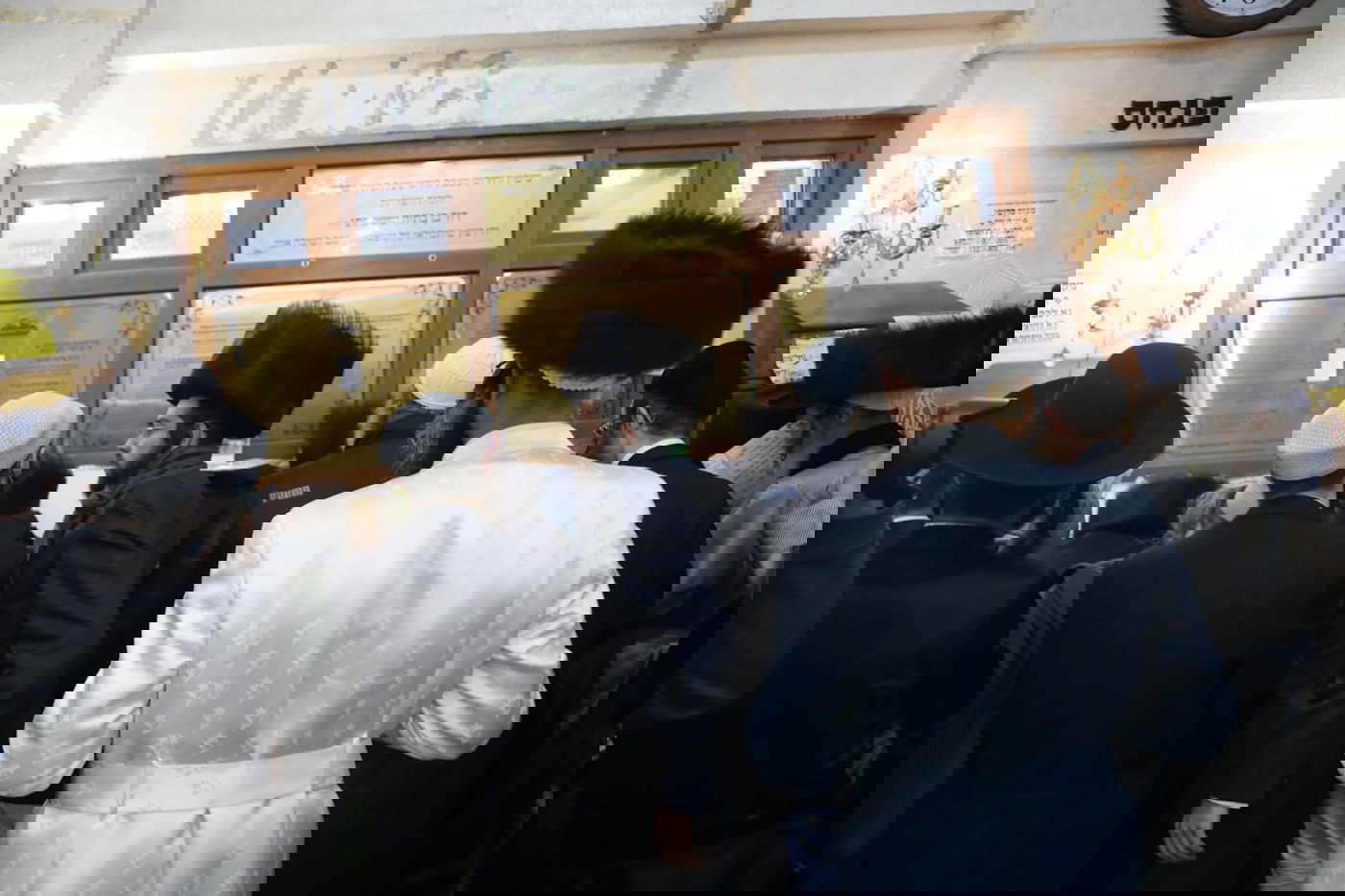 זה מה שקורה במוצאי שבת קודש ב... אומן