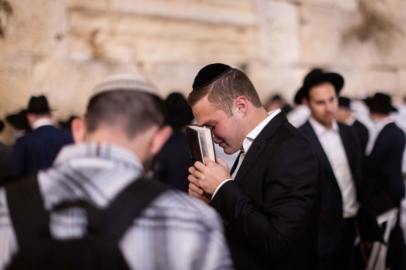 אלפים ביקשו סליחה בכותל המערבי; תיעוד