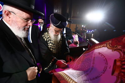 תיעוד: הבוכרים הכתירו רב ראשי לעדה