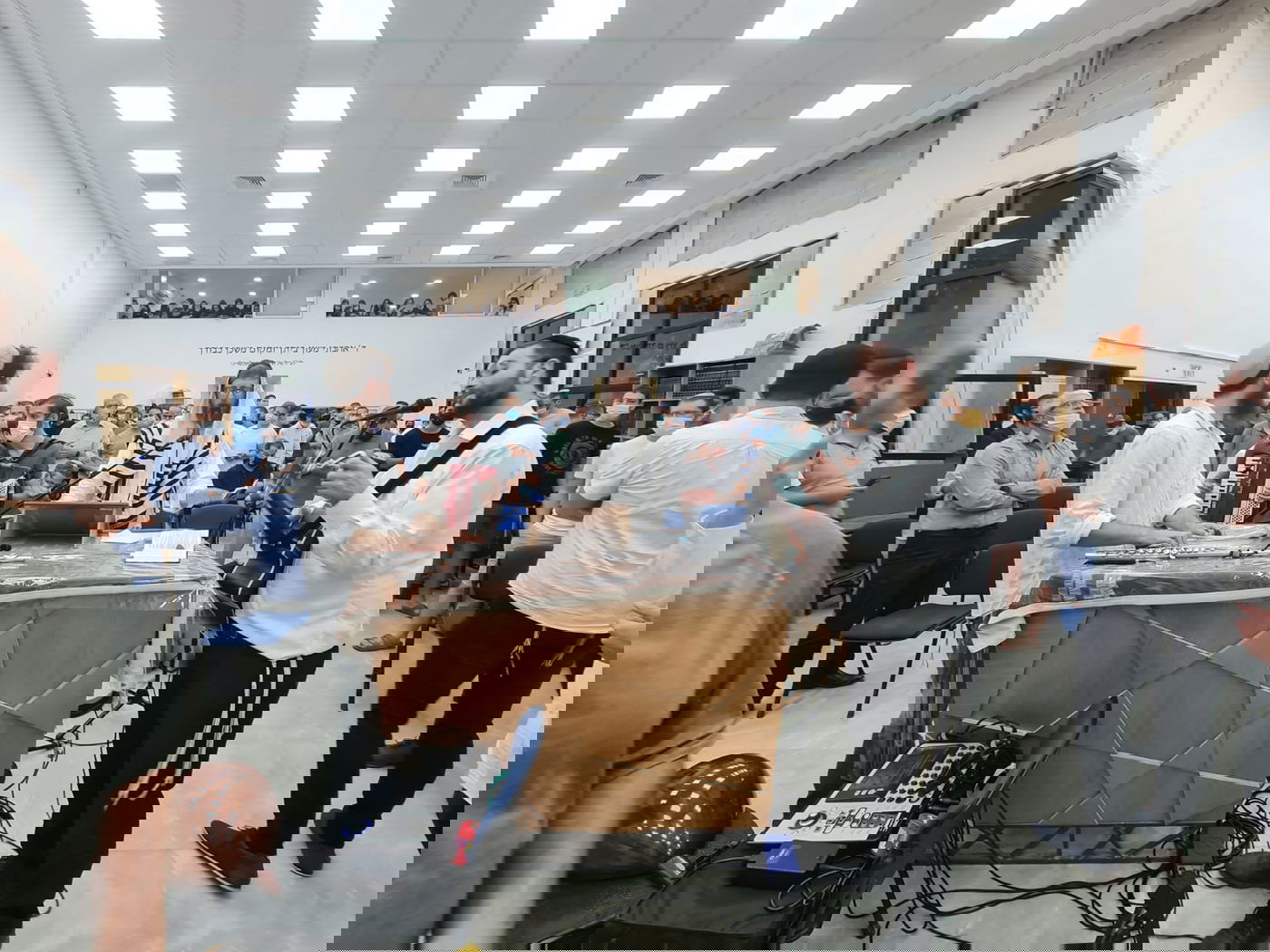 יצחק מאיר בסליחות במכינה שנשרפה בלוד