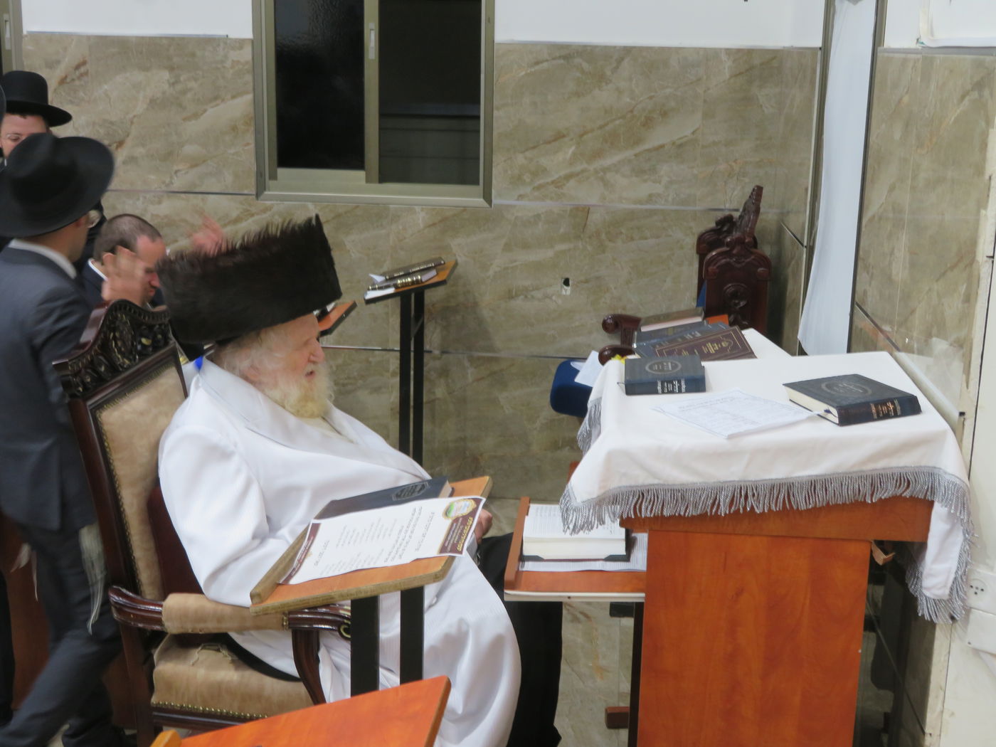 הגר"מ שטרנבוך: "הקב"ה ניסה לעורר אותנו השנה"