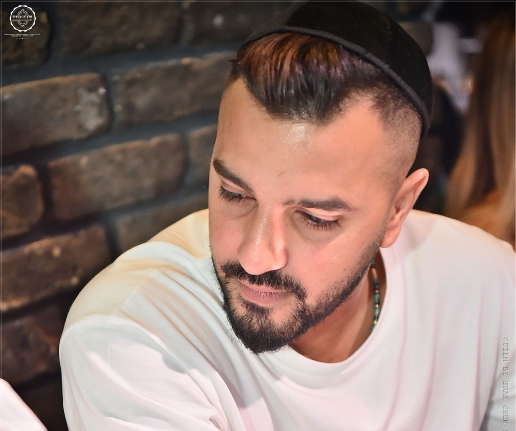 מחווה מרגשת של הזמר הישראלי לזכר 45 הרוגי אסון מירון