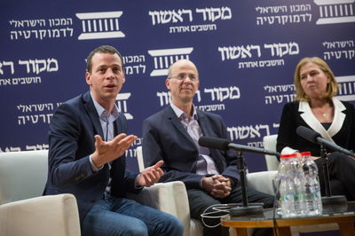 עמית סגל, חגי סגל - ושרת החוץ לשעבר, ציפי לבני