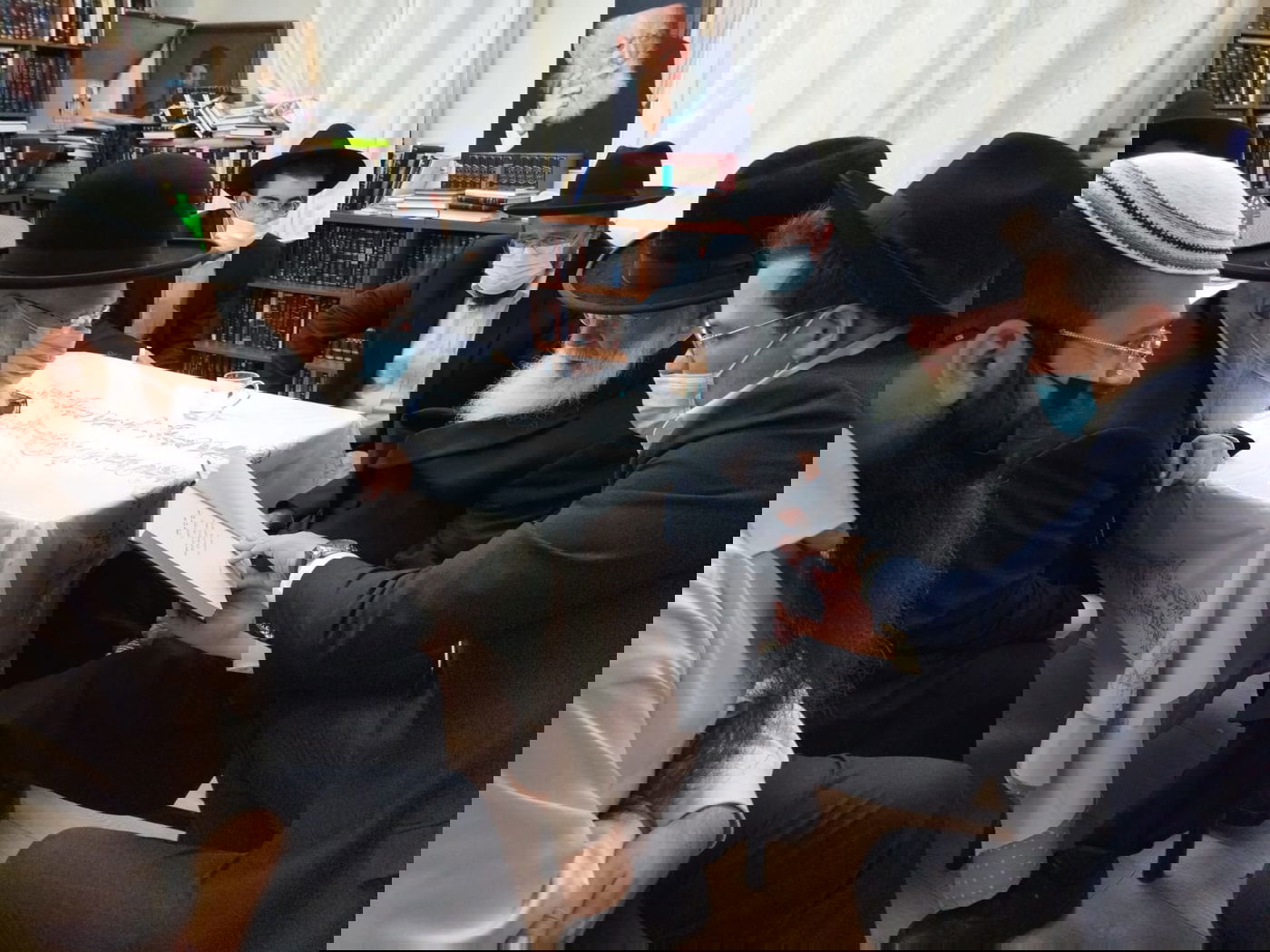 אירוע נדיר: המשגיח הגר"ח וואלקין הגיע למסור שיעור בישיבת מרכז הרב