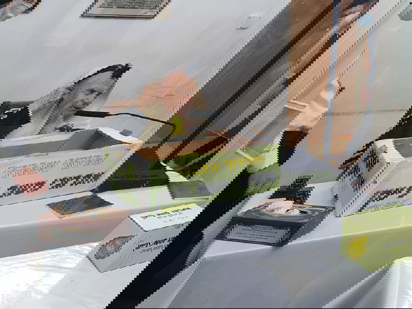 אחרי 'שחרית': גדולי ישראל בחרו אתרוג • צפו