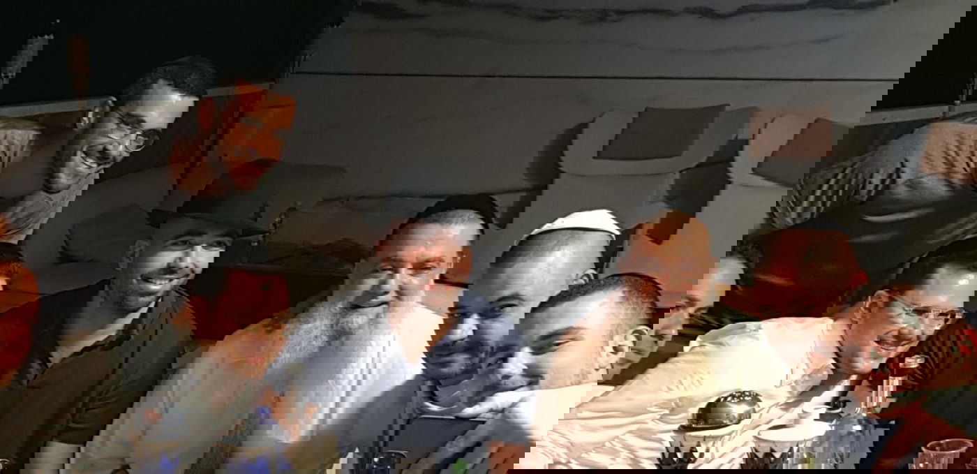 עומר אדם בסליחות עם הרב יגאל כהן; צפו