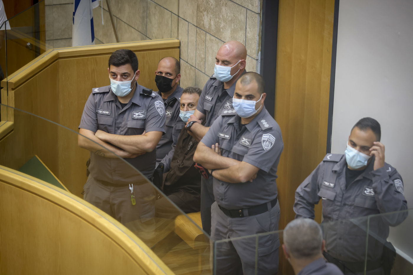 מעצר המחבלים שנמלטו - הוארך; כך הם הובאו לביהמ"ש