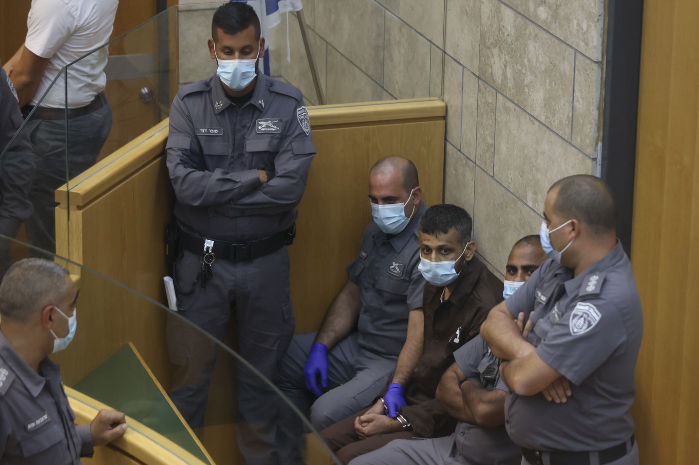 מעצר המחבלים שנמלטו - הוארך; כך הם הובאו לביהמ"ש