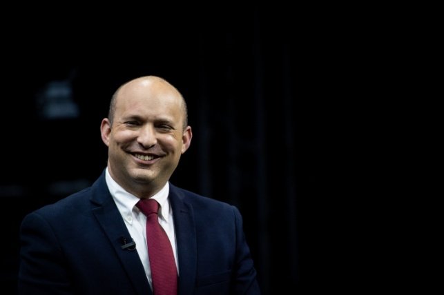 שוב זיגזג של בנט: שוקל להחזיר את מזוודות הכסף לרצועה