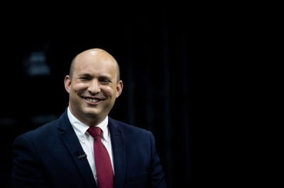 שוב זיגזג של בנט: שוקל להחזיר את מזוודות הכסף לרצועה