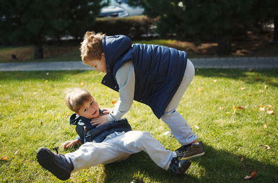 גאוני: איך תמנעו מהשתוללות של ילדים להפוך לקטטה