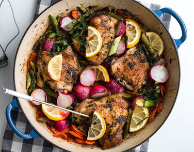 עוף וירקות בסיר אחד תוך 30 דקות