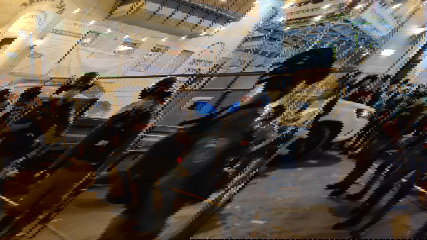 הקרב על הסוכה; השוטרים עזבו והרוחות נרגעו