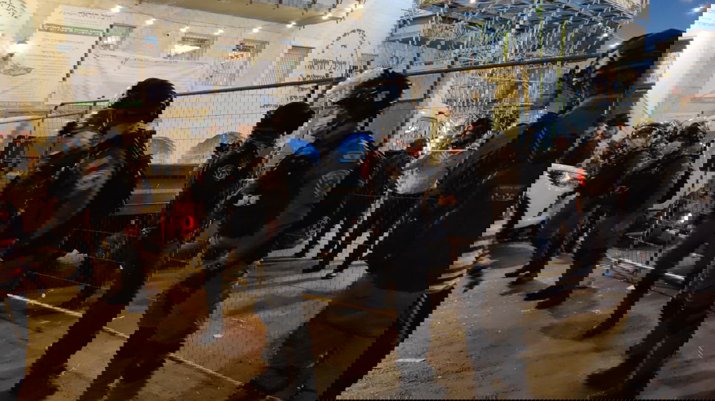 הקרב על הסוכה; השוטרים עזבו והרוחות נרגעו