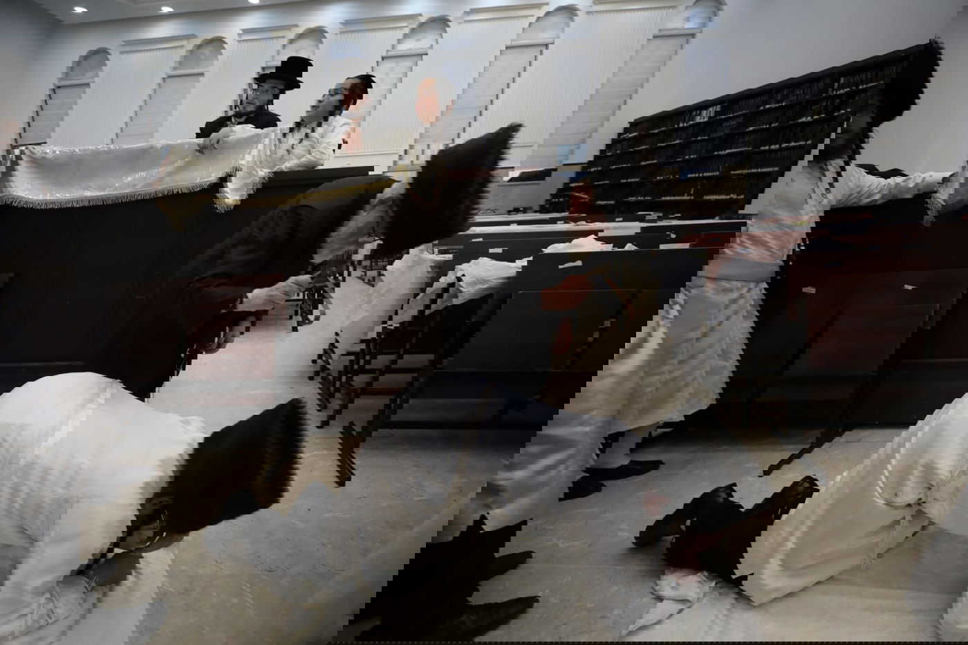 תיעוד מיוחד: מנהג ה'מלקות' בחצר זוועהיל