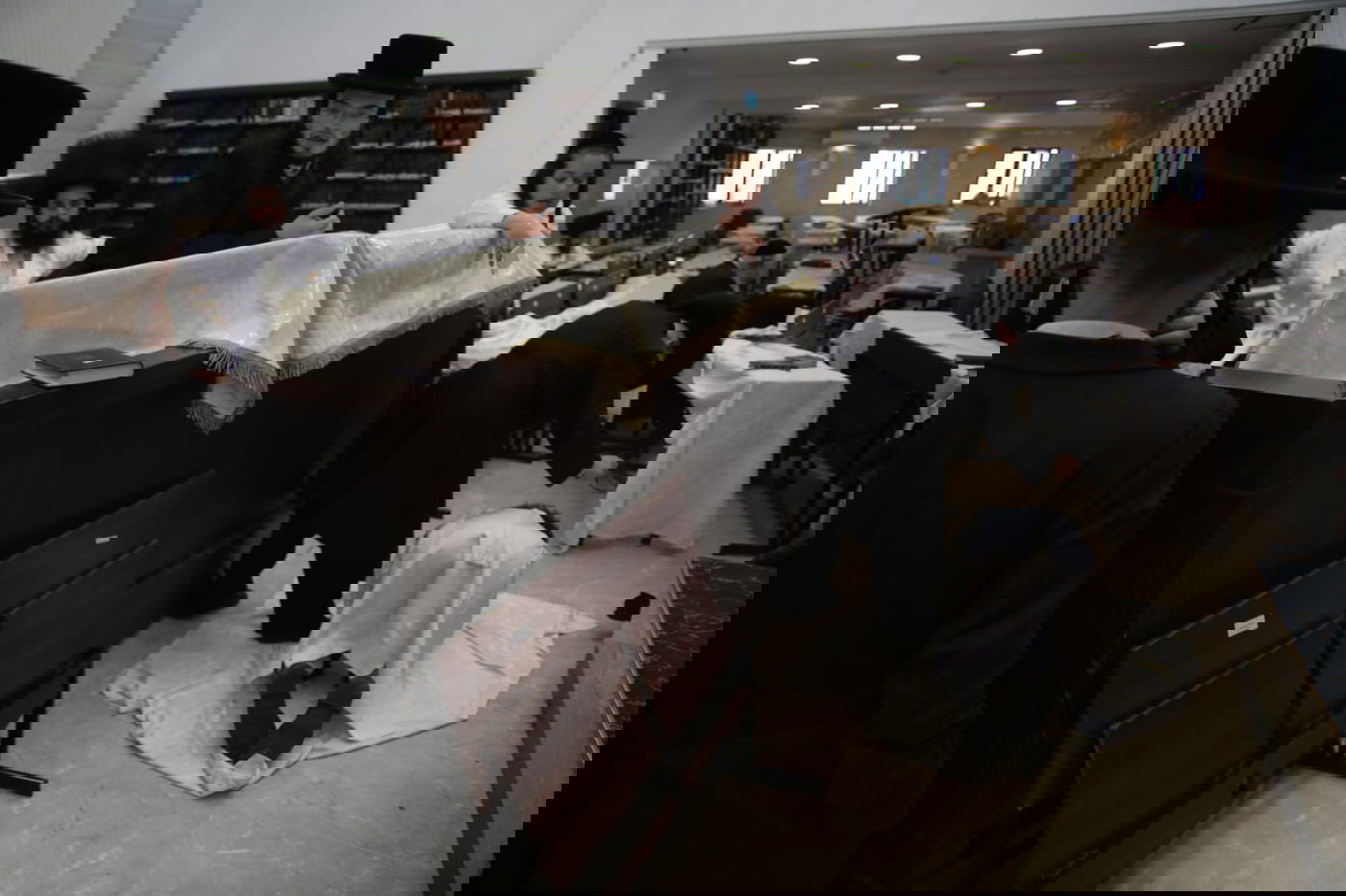 תיעוד מיוחד: מנהג ה'מלקות' בחצר זוועהיל