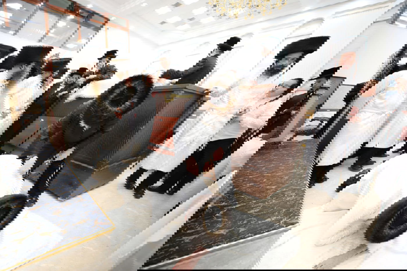 תיעוד מיוחד: מנהג ה'מלקות' בחצר זוועהיל