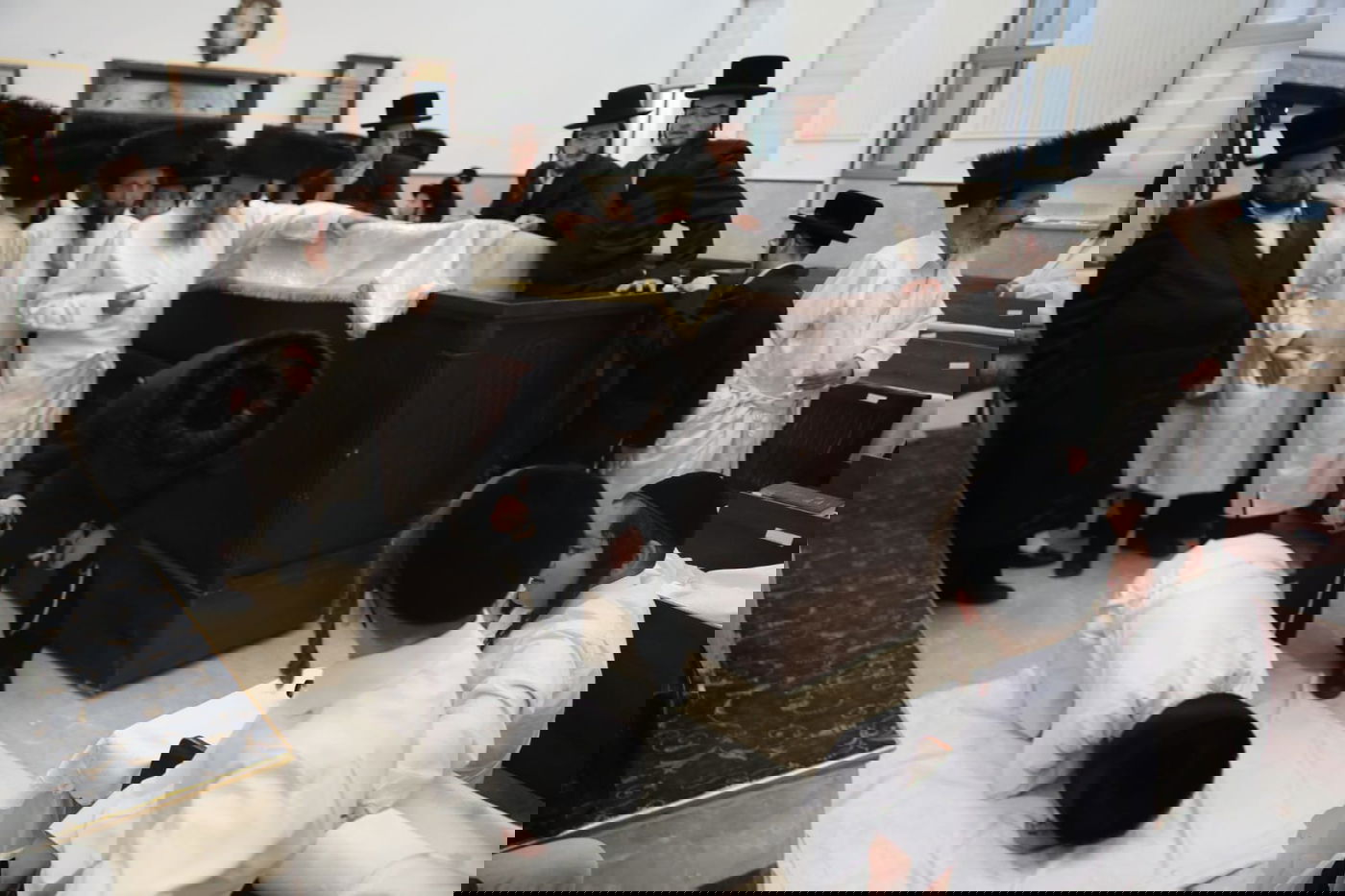 תיעוד מיוחד: מנהג ה'מלקות' בחצר זוועהיל