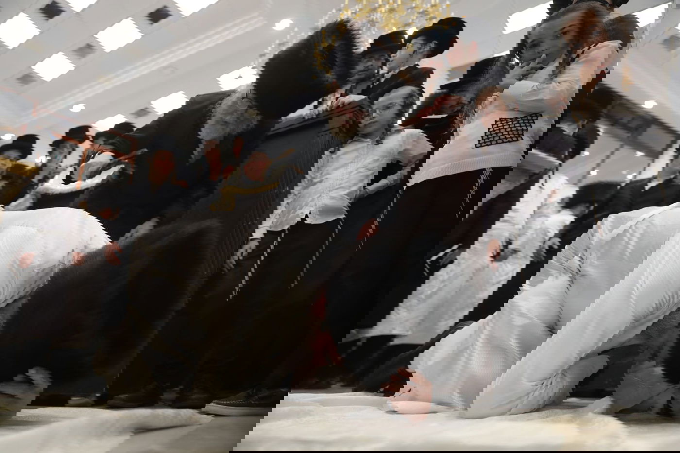 תיעוד מיוחד: מנהג ה'מלקות' בחצר זוועהיל