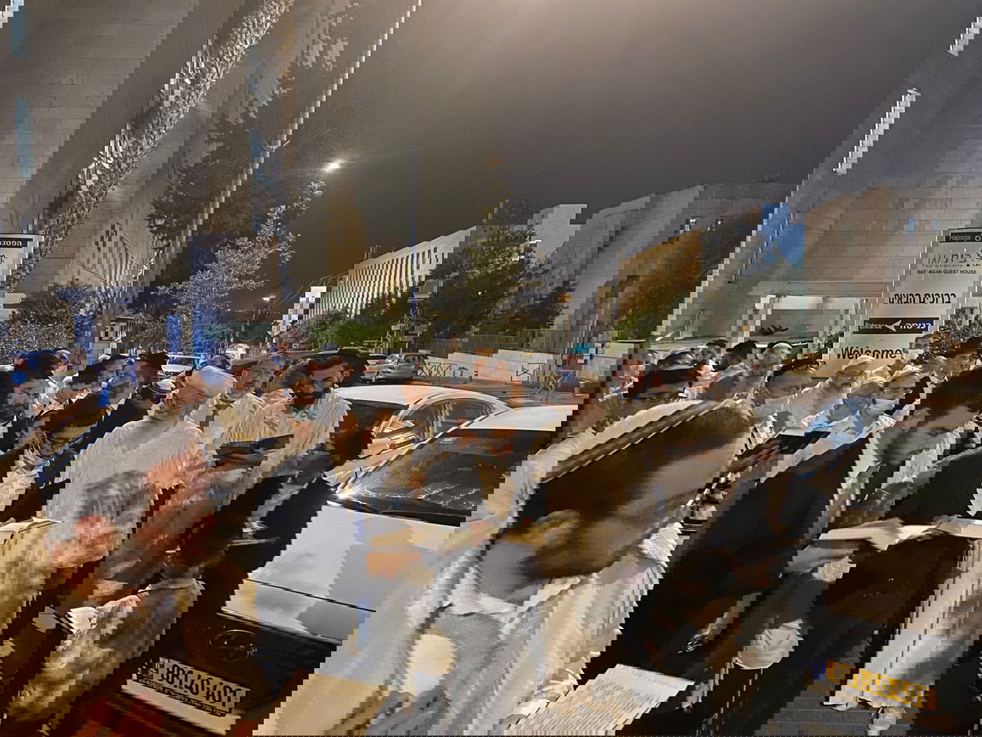 צפו: הראשל״צ הגר״ש עמאר בברכת הלבנה