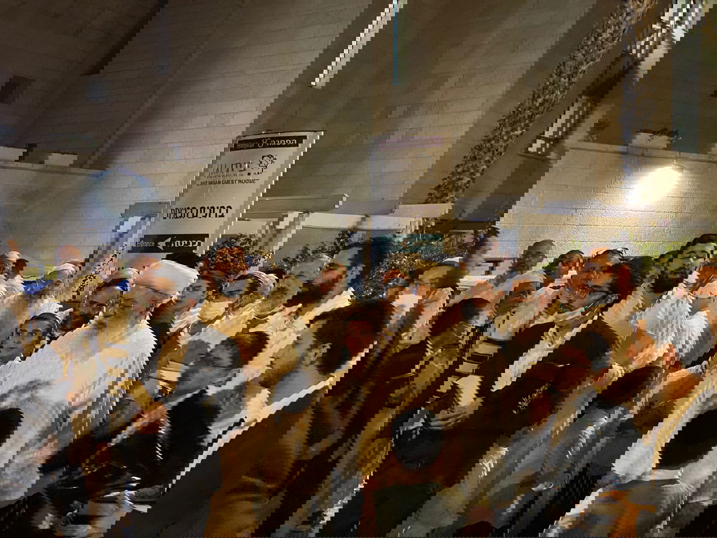 צפו: הראשל״צ הגר״ש עמאר בברכת הלבנה