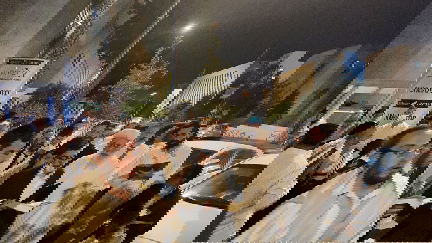 צפו: הראשל״צ הגר״ש עמאר בברכת הלבנה