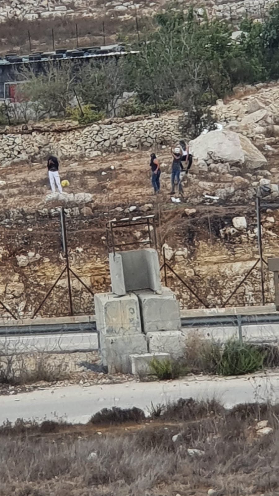 שלושה מחבלים יידו אבנים ונתפסו "על חם"