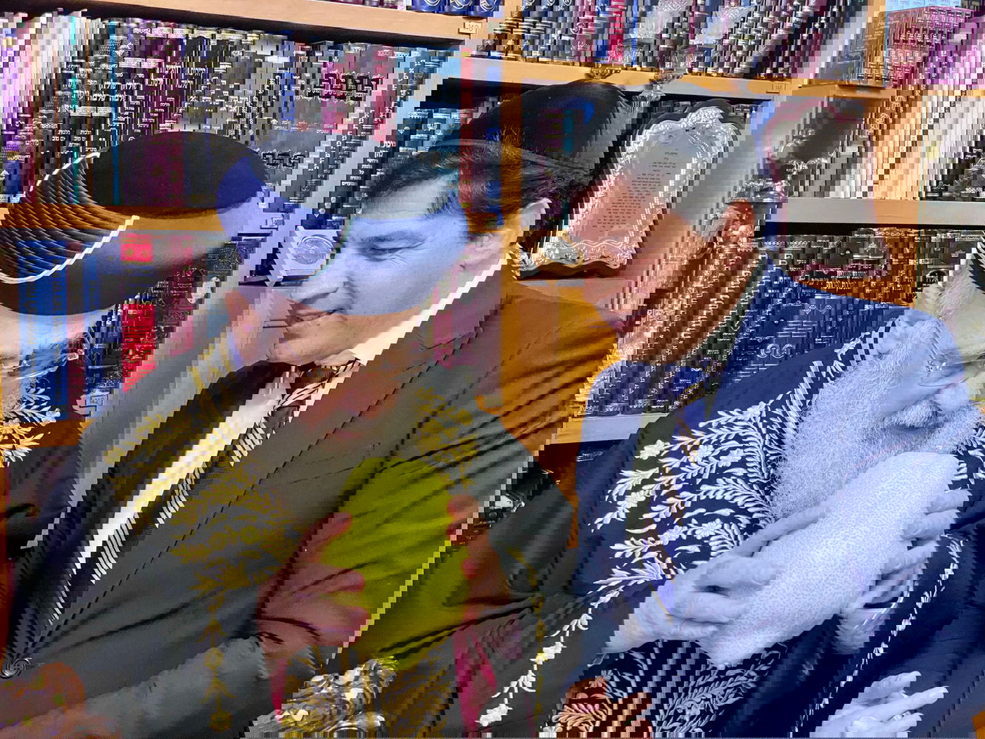 תיעוד: האתרוג של רב הסלבס לראשון לציון