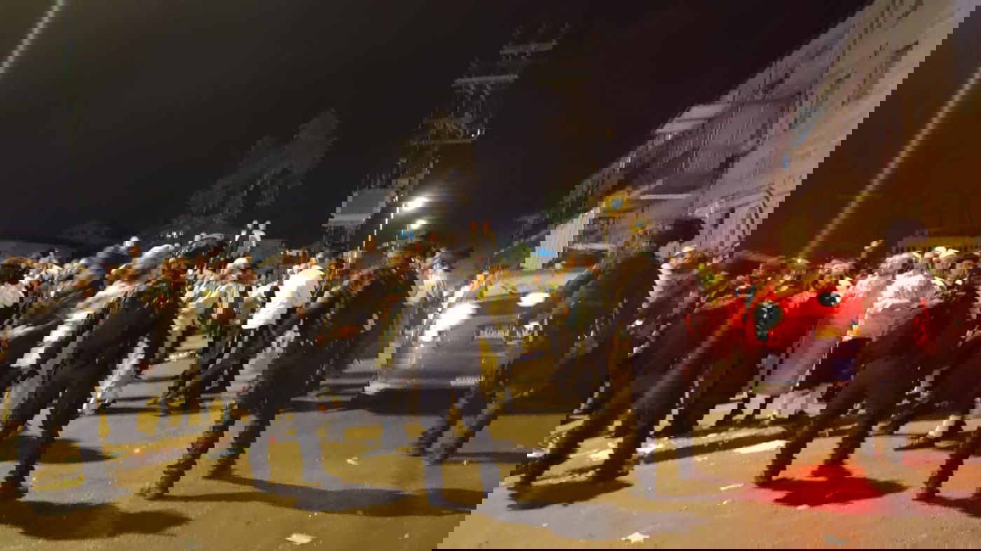 עם 200 שוטרים ועימותים; כך פורקה הסוכה הירושלמית