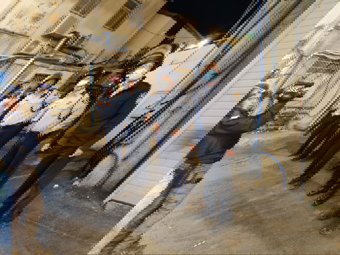 עם 200 שוטרים ועימותים; כך פורקה הסוכה הירושלמית