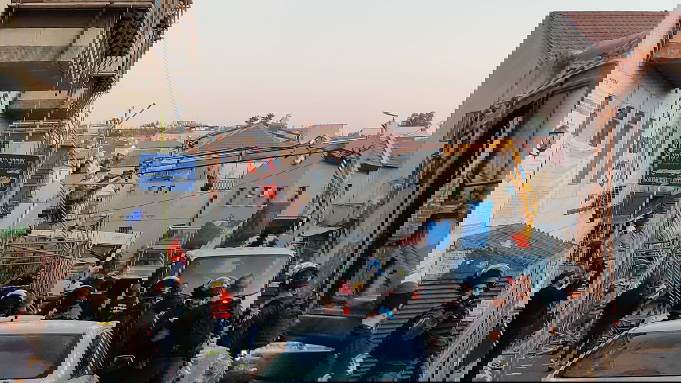 עם 200 שוטרים ועימותים; כך פורקה הסוכה הירושלמית