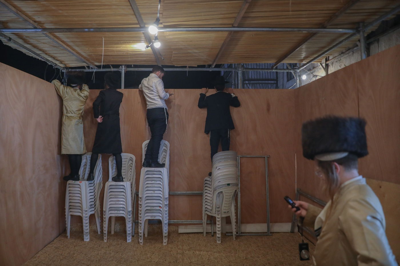 עם 200 שוטרים ועימותים; כך פורקה הסוכה הירושלמית