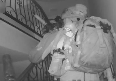 הלוחמים עולים למחבוא