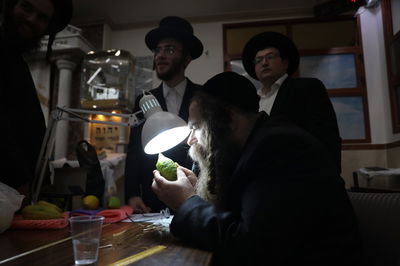 ערב חג במאה שערים