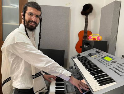 שרוליק מנדלסון מארח את מיטב הזמרים: מחרוזת שמחה